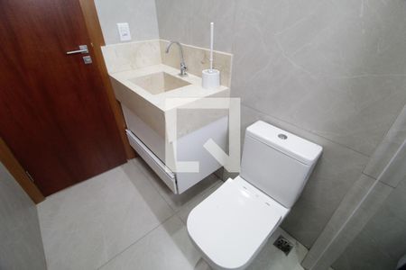 Banheiro do Quarto 1 de apartamento para alugar com 4 quartos, 150m² em Jardim das Palmeiras, Uberlândia