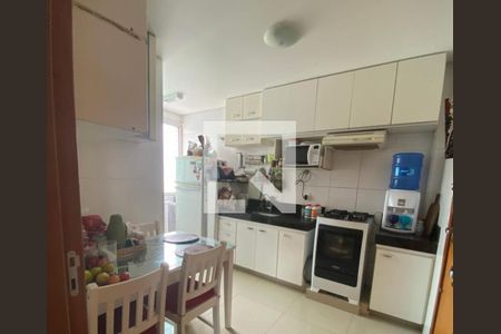 Apartamento à venda com 230m², 3 quartos e 3 vagas Apartamento à venda com 230m², 3 quartos e 3 vagasCozinha