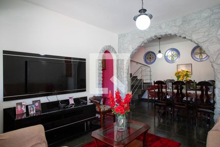 Sala de casa para alugar com 5 quartos, 120m² em Santa Cruz, Belo Horizonte