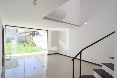 Sala de casa à venda com 4 quartos, 181m² em Serra Grande, Niterói