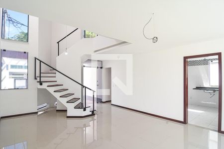 Sala de casa à venda com 4 quartos, 181m² em Serra Grande, Niterói