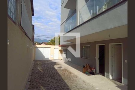 Casa à venda com 2 quartos, 81m² em Tanque, Rio de Janeiro