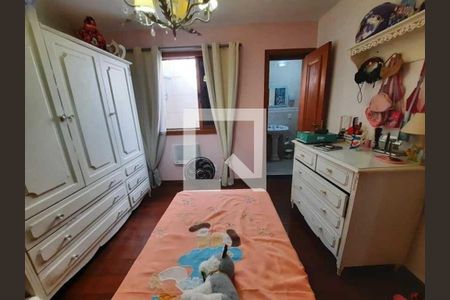 Casa à venda com 226m², 4 quartos e 2 vagas