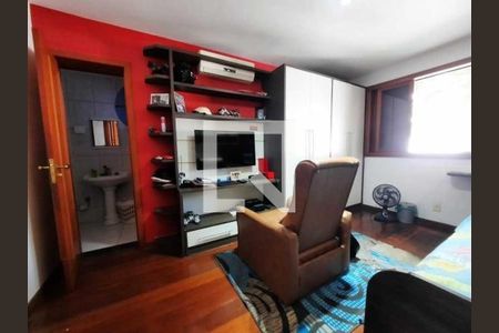 Casa à venda com 226m², 4 quartos e 2 vagas