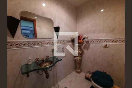 Casa à venda com 226m², 4 quartos e 2 vagas