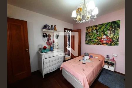 Casa à venda com 226m², 4 quartos e 2 vagas