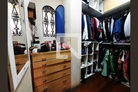 Casa à venda com 226m², 4 quartos e 2 vagas