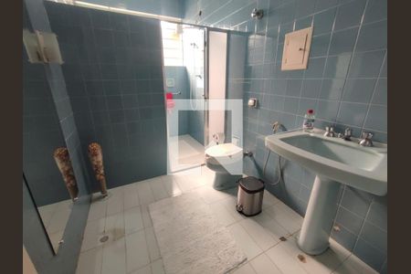 Banheiro de casa à venda com 3 quartos, 241m² em Santa Efigênia, Belo Horizonte