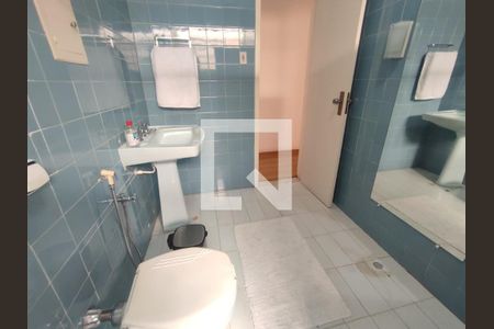 Banheiro de casa à venda com 3 quartos, 241m² em Santa Efigênia, Belo Horizonte