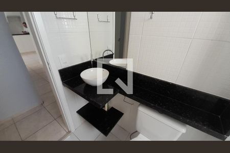 Banheiro da Suíte de apartamento para alugar com 3 quartos, 75m² em Ocian, Praia Grande