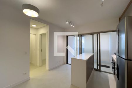 Sala e cozinha de apartamento para alugar com 2 quartos, 51m² em Vila Mariana, São Paulo