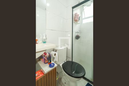 Banheiro de apartamento à venda com 2 quartos, 49m² em Morro Santana, Porto Alegre