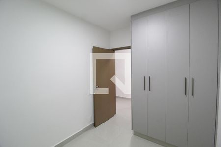 Quarto 1 de apartamento para alugar com 2 quartos, 45m² em Jaraguá, Uberlândia