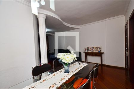 Sala  de apartamento à venda com 4 quartos, 117m² em Sagrada Família, Belo Horizonte