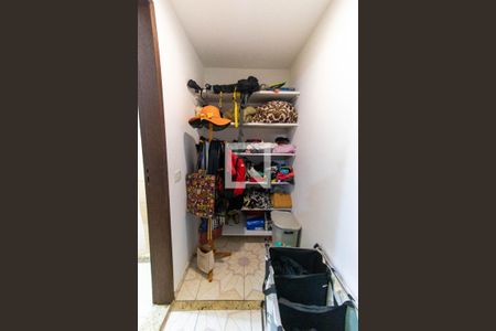 Closet da suíte de casa para alugar com 1 quarto, 100m² em Engenhoca, Niterói