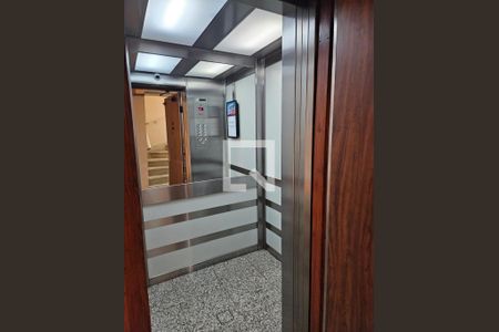 Elevador social de apartamento à venda com 1 quarto, 35m² em Aclimação, São Paulo