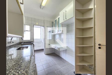 Cozinha de apartamento à venda com 3 quartos, 102m² em Belvedere, Belo Horizonte