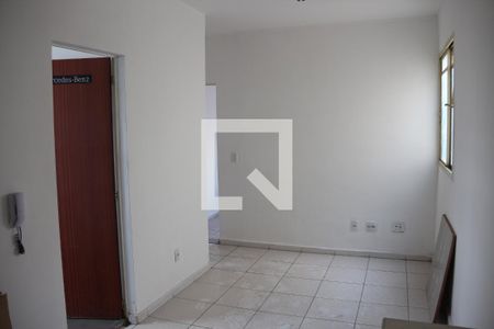 Sala de apartamento à venda com 2 quartos, 44m² em Califórnia, Belo Horizonte