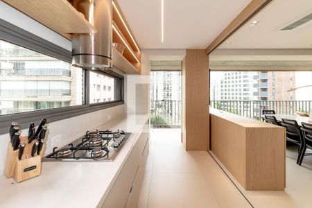 Cozinha de apartamento à venda com 2 quartos, 162m² em Vila Nova Conceição, São Paulo