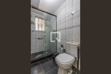 Banheiro de apartamento para alugar com 1 quarto, 63m² em Humaitá, Porto Alegre