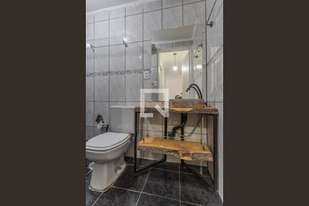 Banheiro de apartamento para alugar com 1 quarto, 63m² em Humaitá, Porto Alegre