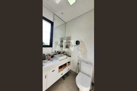 Casa de condomínio à venda com 300m², 4 quartos e 4 vagas Casa de condomínio à venda com 300m², 4 quartos e 4 vagasBanheiro da Suíte 1