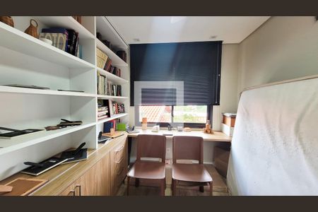 Casa de condomínio à venda com 300m², 4 quartos e 4 vagas Casa de condomínio à venda com 300m², 4 quartos e 4 vagasQuarto 4