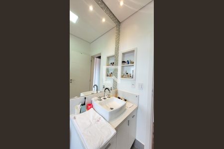 Casa de condomínio à venda com 300m², 4 quartos e 4 vagas Casa de condomínio à venda com 300m², 4 quartos e 4 vagasBanheiro Social 2