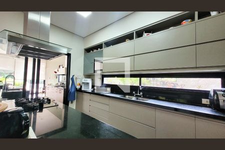 Casa de condomínio à venda com 300m², 4 quartos e 4 vagas Casa de condomínio à venda com 300m², 4 quartos e 4 vagasCozinha