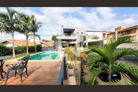 Casa de condomínio à venda com 300m², 4 quartos e 4 vagas Casa de condomínio à venda com 300m², 4 quartos e 4 vagasPiscina
