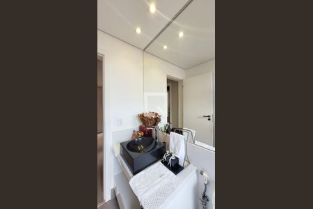 Casa de condomínio à venda com 300m², 4 quartos e 4 vagas Casa de condomínio à venda com 300m², 4 quartos e 4 vagasBanheiro Social 3