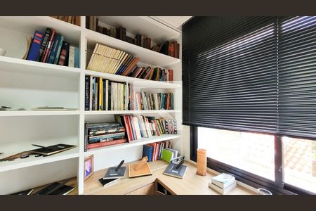 Casa de condomínio à venda com 300m², 4 quartos e 4 vagas Casa de condomínio à venda com 300m², 4 quartos e 4 vagasQuarto 4