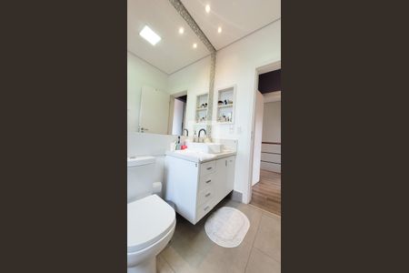 Casa de condomínio à venda com 300m², 4 quartos e 4 vagas Casa de condomínio à venda com 300m², 4 quartos e 4 vagasBanheiro Social 2