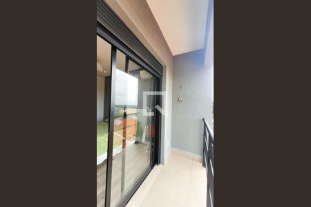 Casa de condomínio à venda com 300m², 4 quartos e 4 vagas Casa de condomínio à venda com 300m², 4 quartos e 4 vagasVaranda do Quarto 3