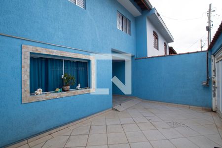 Casa à venda com 230m², 4 quartos e 4 vagas Casa à venda com 230m², 4 quartos e 4 vagasÁrea externa