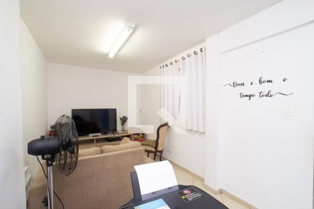 Casa à venda com 230m², 4 quartos e 4 vagas Casa à venda com 230m², 4 quartos e 4 vagasEdícula