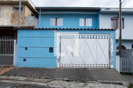 Casa à venda com 230m², 4 quartos e 4 vagas Casa à venda com 230m², 4 quartos e 4 vagasFachada