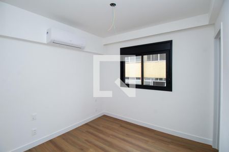 Suíte  de apartamento à venda com 2 quartos, 66m² em Santo Antônio, Belo Horizonte