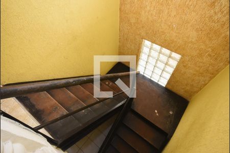 Escada de casa para alugar com 3 quartos, 200m² em Jardim Maria Rosa, Taboão da Serra