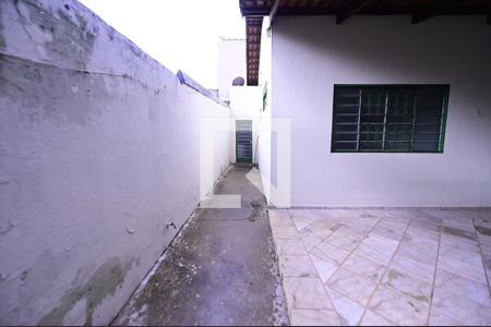 Área Externa de casa para alugar com 3 quartos, 180m² em Setor Coimbra, Goiânia