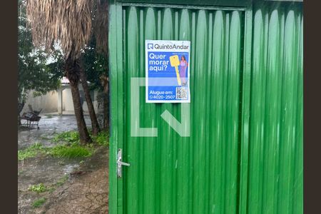 Fachada e placa de casa para alugar com 3 quartos, 180m² em Setor Coimbra, Goiânia