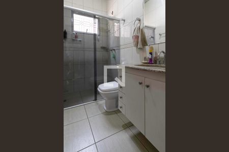 Banheiro social de casa à venda com 3 quartos, 220m² em Santa Terezinha, Belo Horizonte