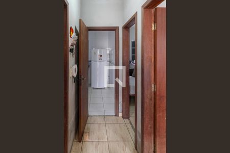 Corredor de casa à venda com 3 quartos, 220m² em Santa Terezinha, Belo Horizonte