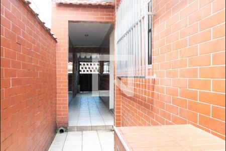 Corredor Lateral de casa para alugar com 3 quartos, 160m² em Vila Voturua, São Vicente