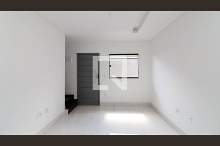 Sala de casa de condomínio à venda com 2 quartos, 82m² em Vila Paranaguá, São Paulo