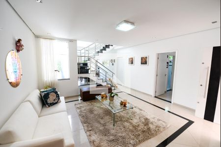 Sala de casa de condomínio para alugar com 4 quartos, 300m² em Centro, Taubaté