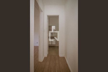 Corredor de apartamento para alugar com 1 quarto, 42m² em Cristal, Porto Alegre