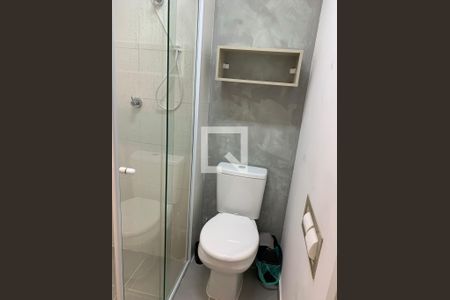 Banheiro de kitnet/studio para alugar com 1 quarto, 25m² em Chácara Santo Antônio (Zona Sul), São Paulo