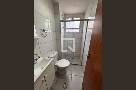 Banheiro de apartamento para alugar com 2 quartos, 55m² em Chácara Cotia, Contagem