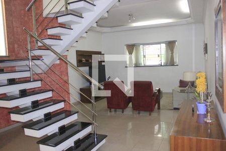 Casa à venda com 200m², 3 quartos e 4 vagasSala